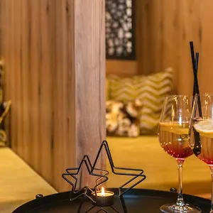 https://hotel-almrausch.saalbachhinterglemmhotels.com