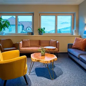 Appartamento Charmante Fuer 2 Personen In Zentrumsnaehe X Privater Parkplatz X Hochwertige Coworking-arbeitsplaetze Im Haus Innsbruck